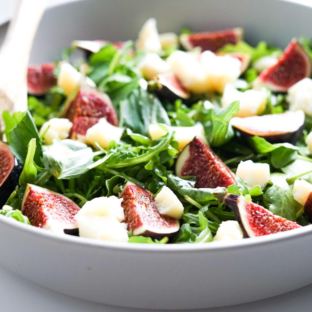 Rocket salad with figs