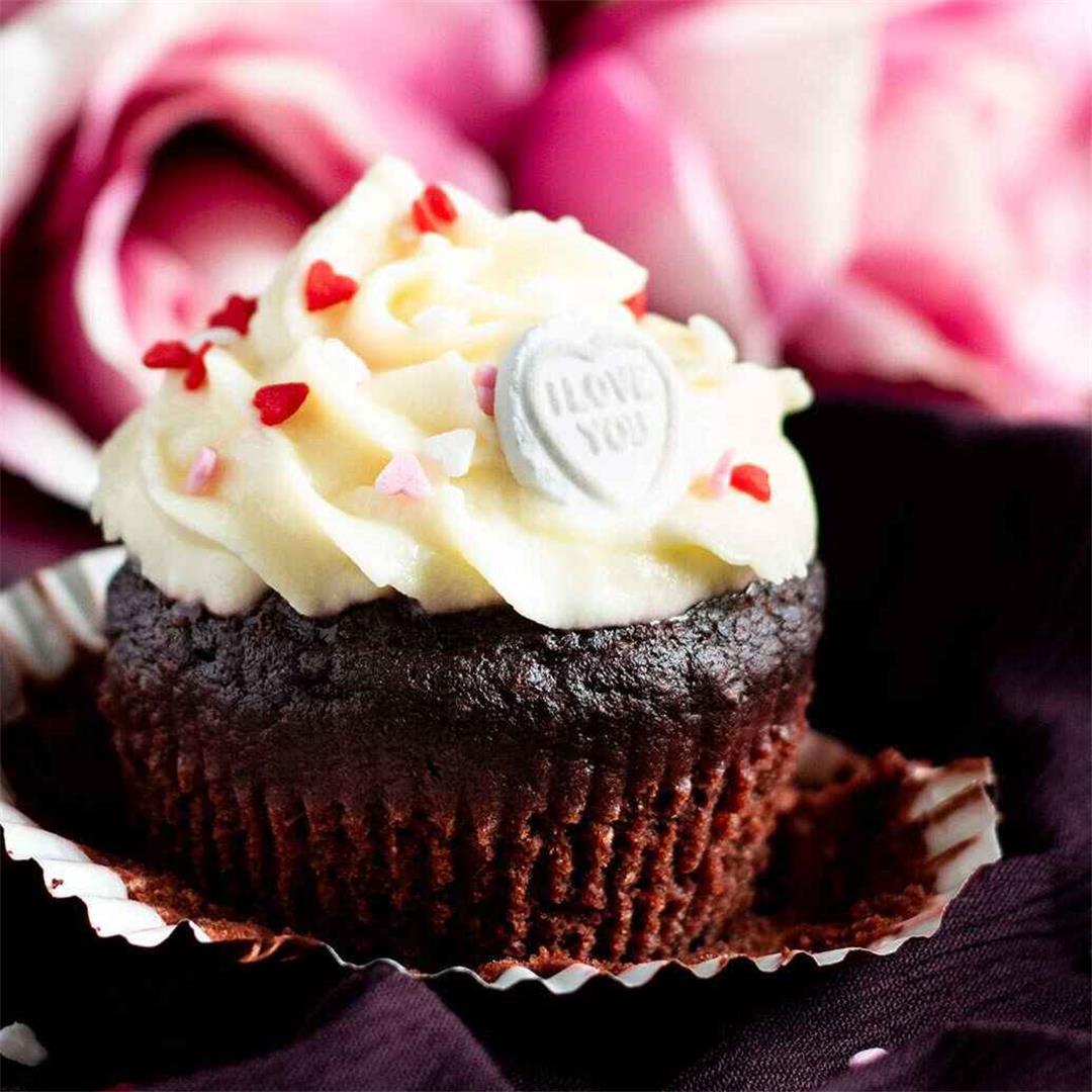 Healthy Chocolate & Beetroot Cupcakes w/ White Choc Frosting