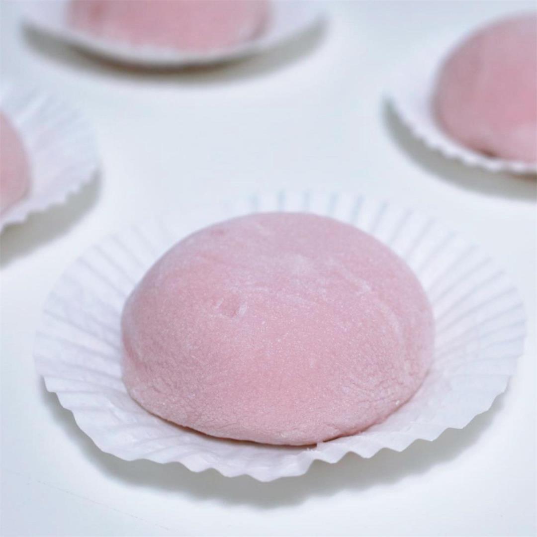 Simple Japanese Traditional Red Bean Mochi