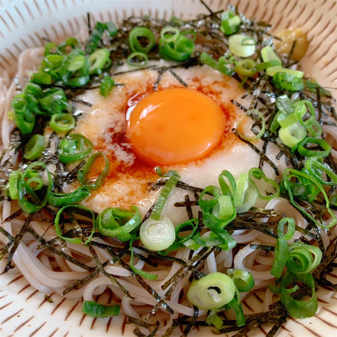 Yamakake soba (soba noodles topped with grated yam and egg)