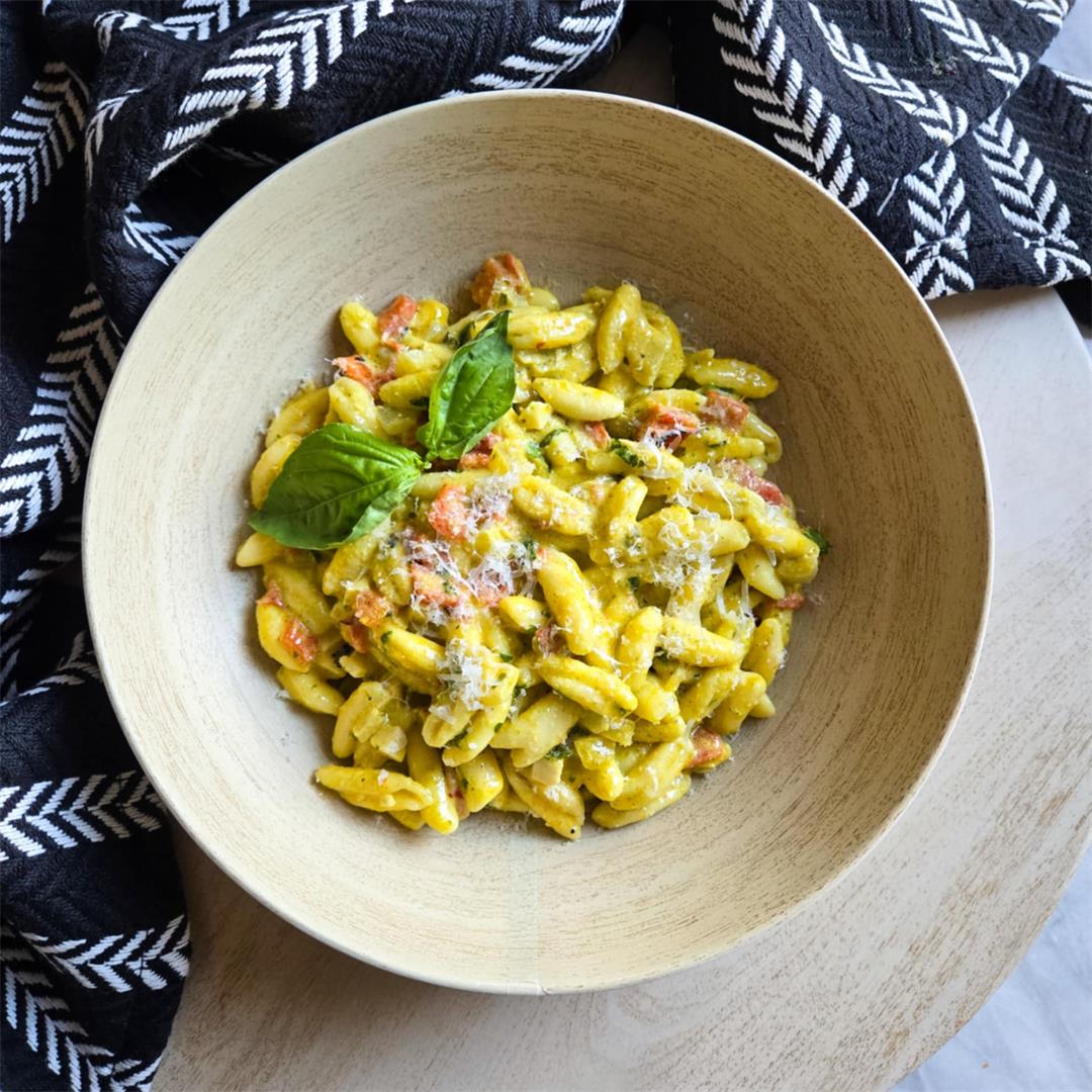 Creamy Roasted Red Pepper & Pesto Cavatelli