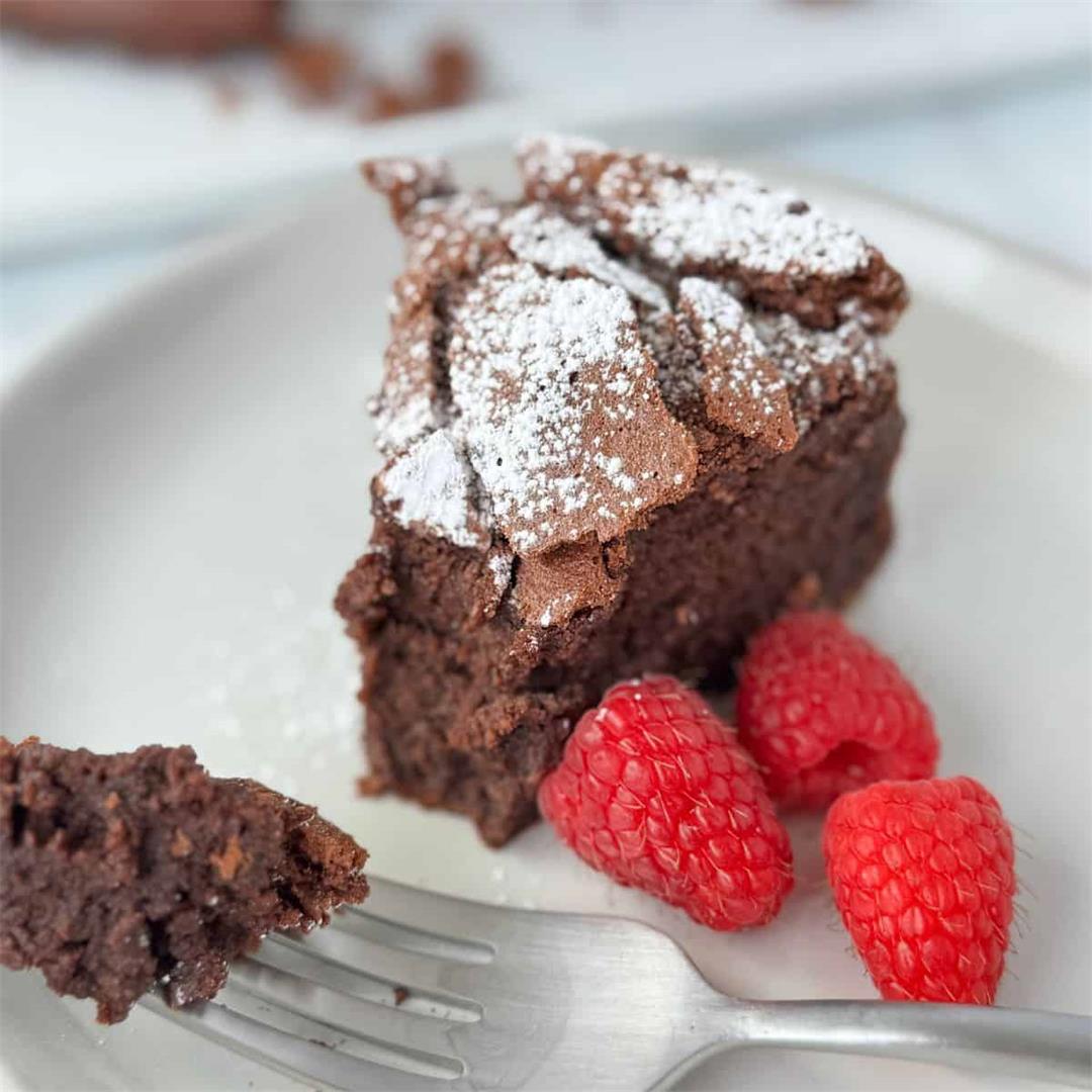 Flourless Chocolate Cake (Passover)