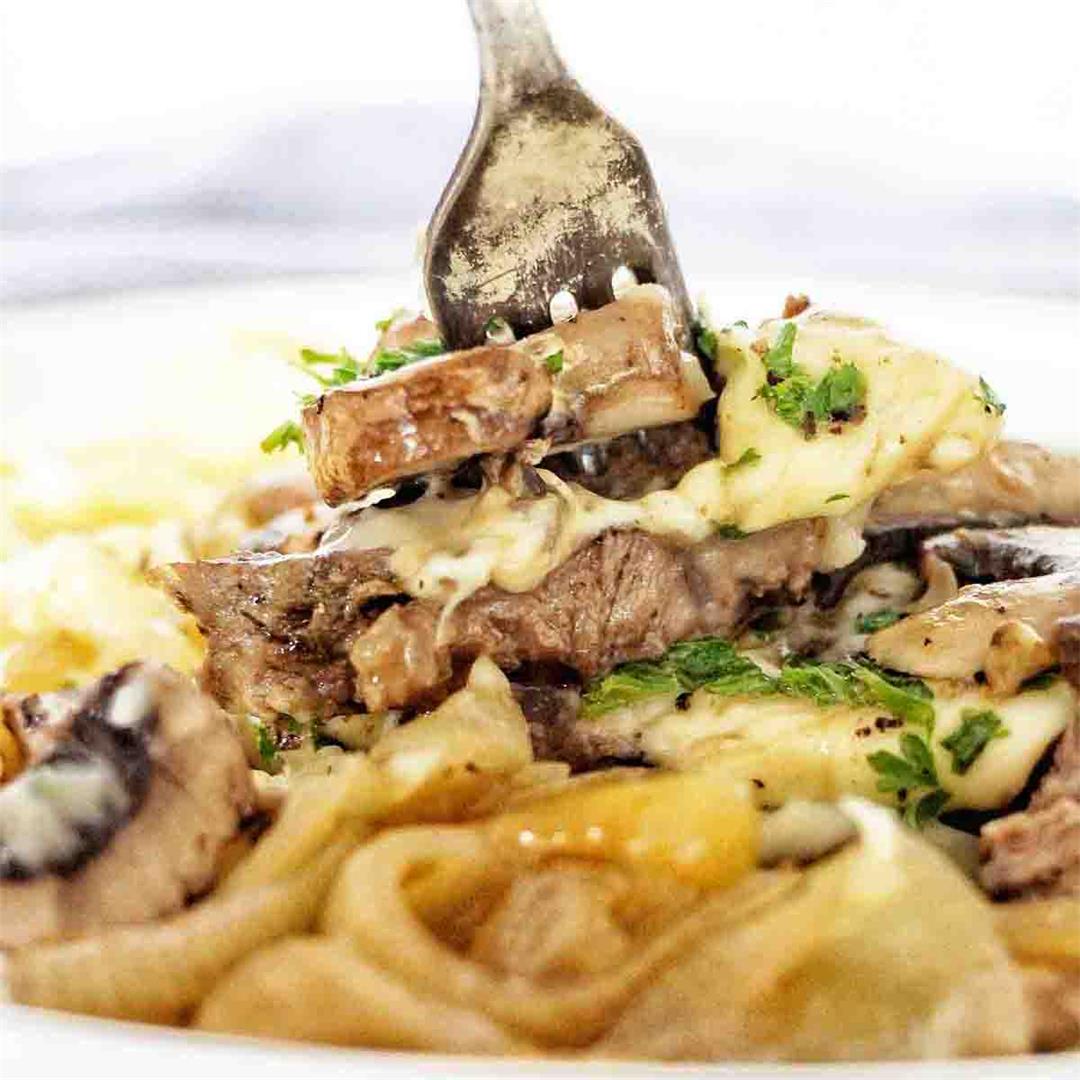 Slow Cooker French Onion Beef (+VIDEO)